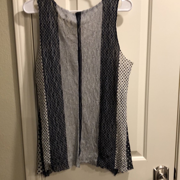 Sleeveless lightweight navy and white swing top - Picture 6 of 10